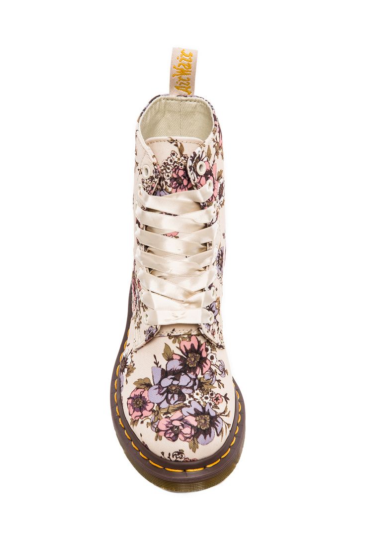 Floral Dr Martens Floral Dr Martens, Pastel Cottage, Doc Martens Outfit, Mode Shoes, Doc Martens Boots, Ribbon Laces, Emma Jane, Floral Boots, Favorite Boots