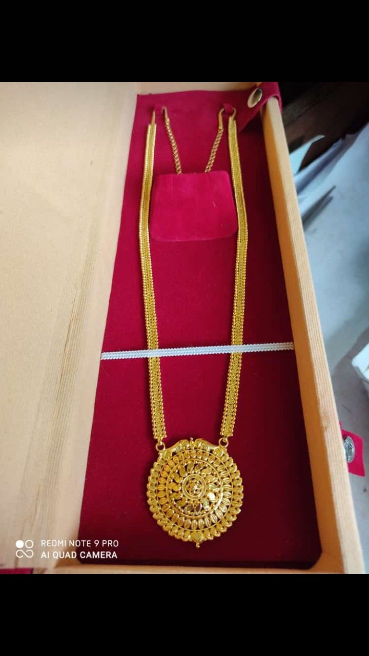 Chain With Pendent Designs Gold, Golden Long Necklace Indian, Antique Pendants Gold Indian, Long Chains Indian Gold, Long Necklace Gold Indian, Indian Gold Necklace Designs, Simple Necklace Designs, Gold Jewelry Prom, Hair Smoothing