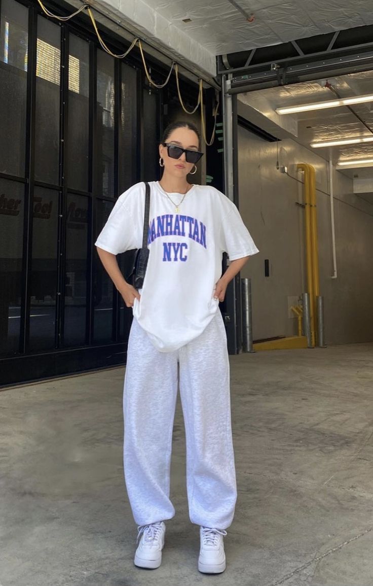 Oversized White T Shirt, Alt Outfits, Board Inspiration, Seoul Fashion, Popsugar Fashion, Mood Board Inspiration, Fashion Mood Board, Casual Chic Outfit, Outfits Winter