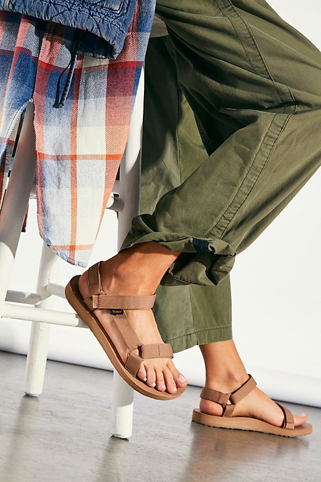 Tan Teva Sandals Outfit, Teva Sandals Outfit Summer, Tevas Outfit, Teva Outfit, Tevas Sandals, Granola Outfits Summer, Teva Sandals Outfit, Teva Sandal, Sandals Outfit Summer