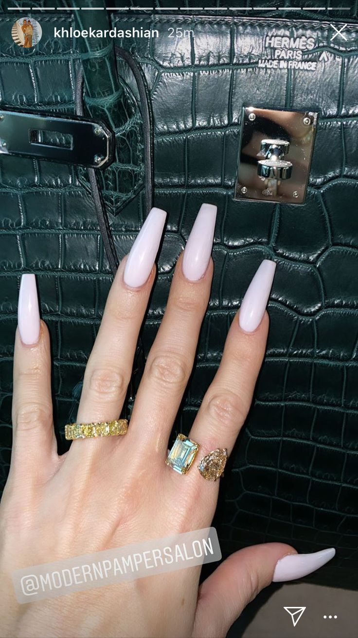 Khloe Kardashian Nails, Kim Kardashian Nails, Kardashian Nails, Jenner Nails, Grey Acrylic Nails, Kylie Nails, Kylie Jenner Nails, Baby Pink Nails, S Nails