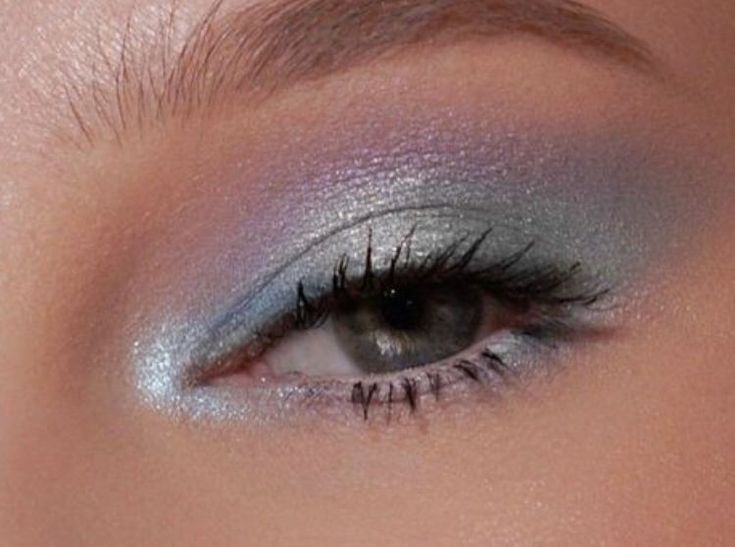 Aesthetic Blue Eyeshadow, Blue Eye Make Up Aesthetic, Shimmer Blue Eye Makeup, Light Blue And Purple Eye Makeup, Frosty Eyeshadow 90s, Sparkly Blue Eye Makeup, Blue Iridescent Makeup, Frosted Eyeshadow 90s, Silver Shimmer Eyeshadow