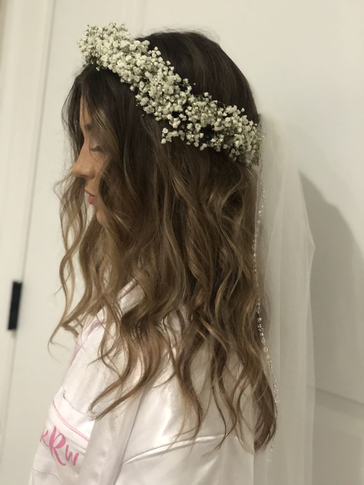 Natural Wedding Hair with A Flower Crown Hairstyle Front View, Hairstyles With Flower Crown, Natural Wedding Hair, Crown Hairstyle, Natural Wedding Hairstyles, Flower Crown Hairstyle, Quince Ideas, Wavy Hairstyles, Creative Wedding Photography