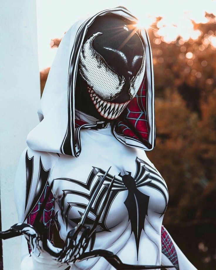 an image of a person dressed up like a spider - man in white and black