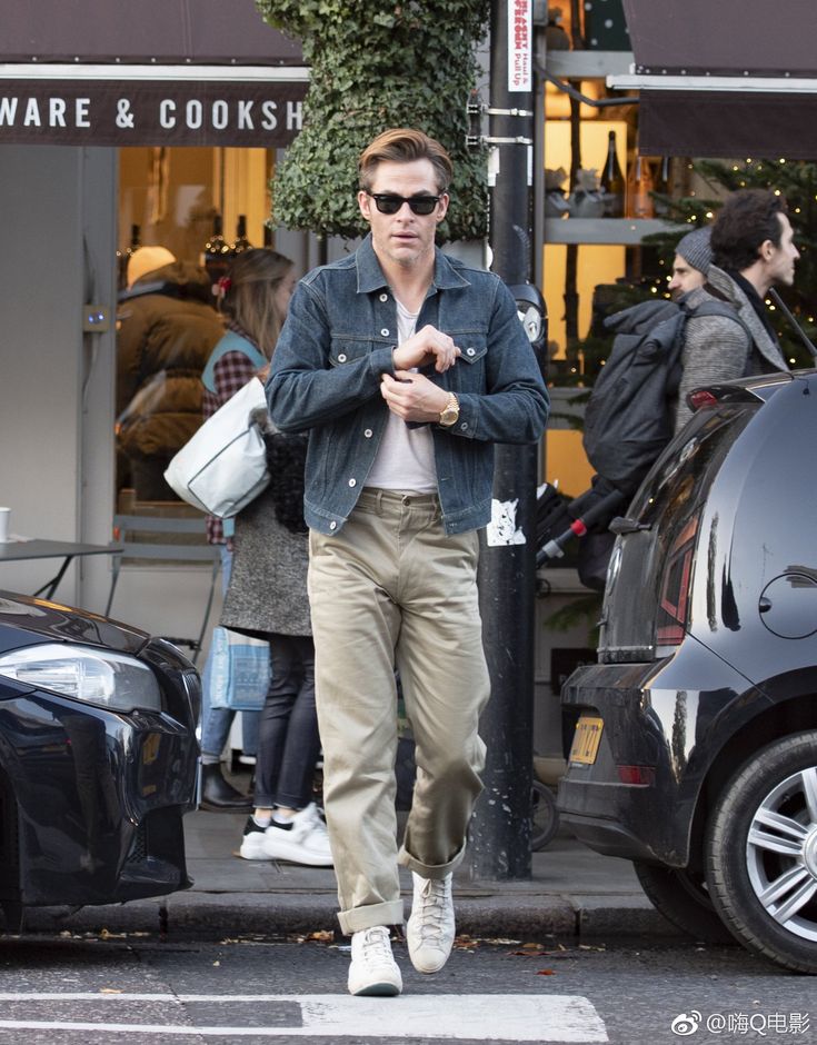 Chris Pine Chris Pine Style, San Francisco Street Style, London November, Boots Men Outfit, Pine Nut, Dad Fashion, Chris Pine, Americana Fashion, Tv Movies