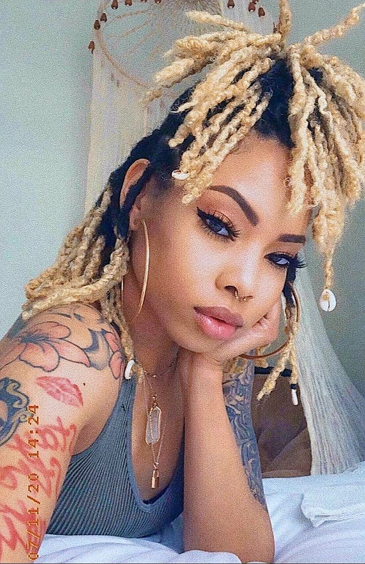 Jade Locs, Pink Locs, Hairstyles For Ladies, Locs Styles, Blonde Tips, Short Locs Hairstyles, Braids Styles, Pink Jade, Dreads Styles