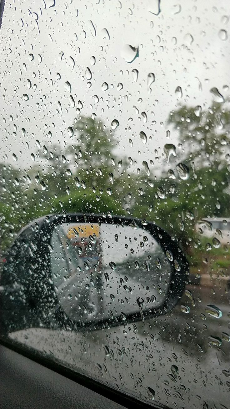 rain drops on the windshield of a car