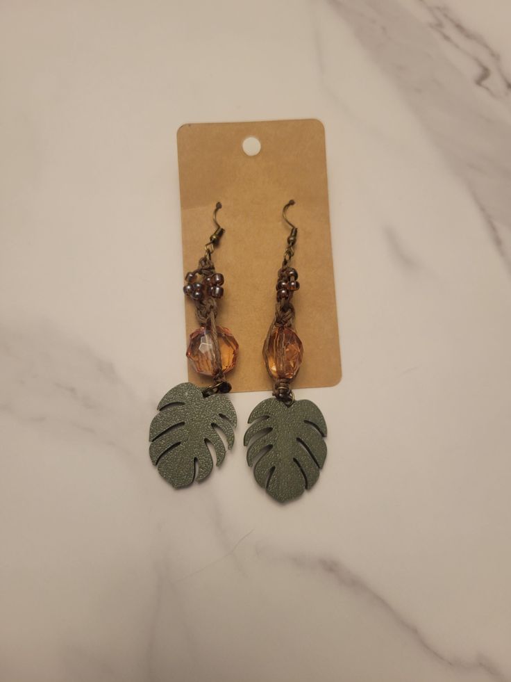 Handmade macrame earrings with 3D printed Monstera leaves. Bohemian Brown Leaf-shaped Earrings, Trendy Handmade Leaf-shaped Earrings, Handmade Adjustable Leaf-shaped Earrings, Casual Handmade Brown Earrings, Casual Brown Handmade Earrings, Monstera Earrings, Monstera Leaves, Macrame Earrings, Handmade Macrame