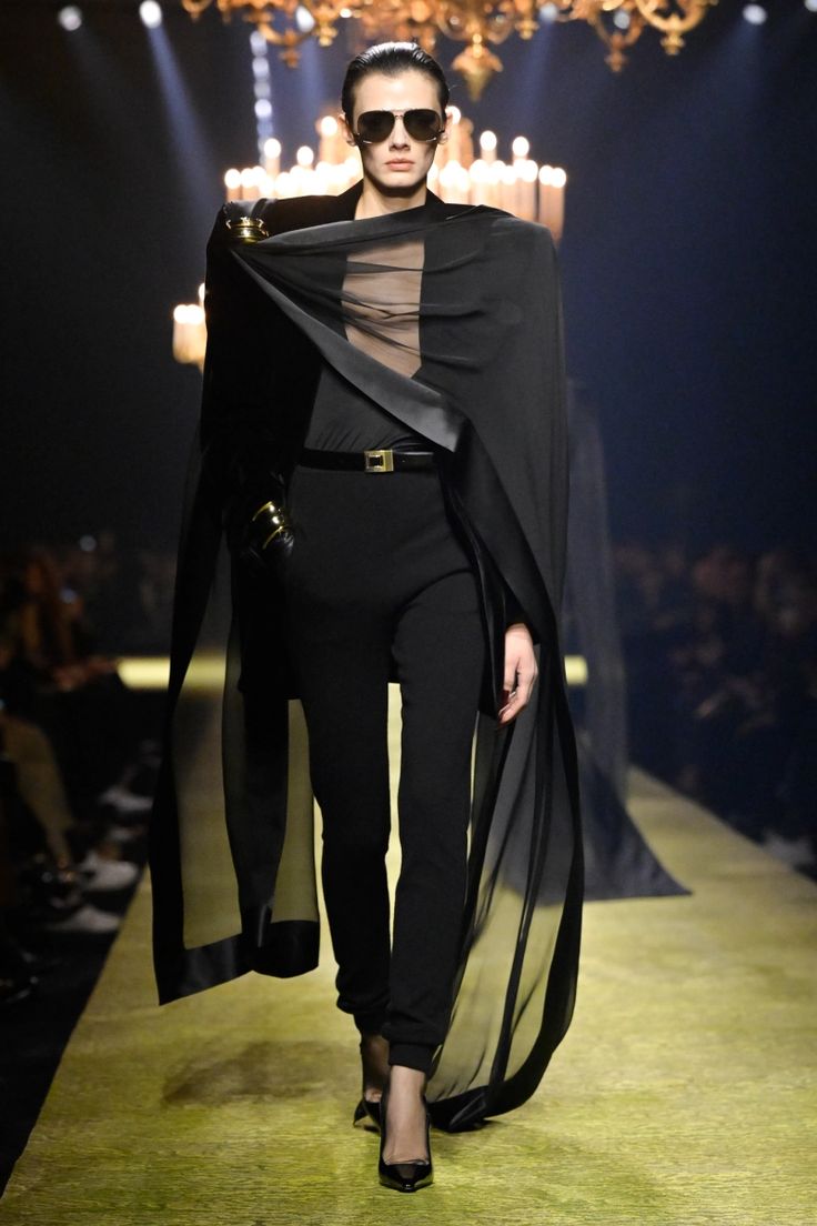 Saint Laurent Fall 2023, Classy Edgy, Ysl Fashion, Saint Laurent Fashion, Its Fall, High Fashion Looks, Power Dressing, Paris Outfits, Work Wear Women