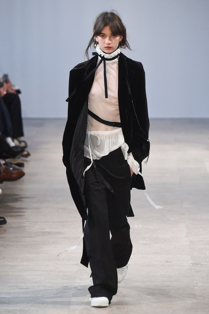 Coquette Boy, Elsa Schiaparelli, Ann Demeulemeester, Dark Fashion, Fall 2017, Fashion 2017, Wearing Black, Winter Collection, Look Fashion