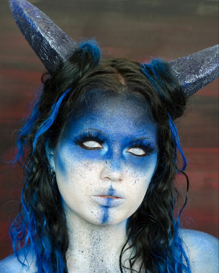 Makeup - blue - makeup blue - Bodypainting - halloween - aquacolor - halloween makeup Blue Demon Makeup, Blue Face Makeup Halloween, Wendigo Makeup, Blue Witch Makeup, Galaxy Makeup Looks, Water Demon, Crazy Make Up, Makeup Witch, Demon Makeup