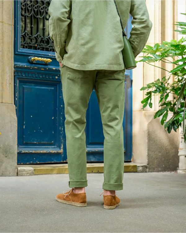 A timeless basic for these green crocodile chinos. two italian pockets faithful to the chino spirit. a slightly loose cut and an impeccable fit since you will have chosen the length that suits you from 62 combinations of sizes and lengths.    - 275gr twill sourced in portugal on dormant stock  - a touch of stretch for comfort: 98% cotton / 2% elastane  - slightly loose fit on the hips and thighs  - patch pockets on the back with small cork label symbol of our commitments  - button fly closure in Casual Khaki Chinos With Welt Pockets, Green Cotton Chinos For Work, Classic Green Bottoms With Straight Hem, Green Straight Chinos For Casual Wear, Classic Green Cotton Pants, Khaki Chinos With Patch Pockets For Work, Green Chino Cotton Twill Bottoms For Work, Khaki Chinos For Business Casual, Classic Green Chinos For Workwear