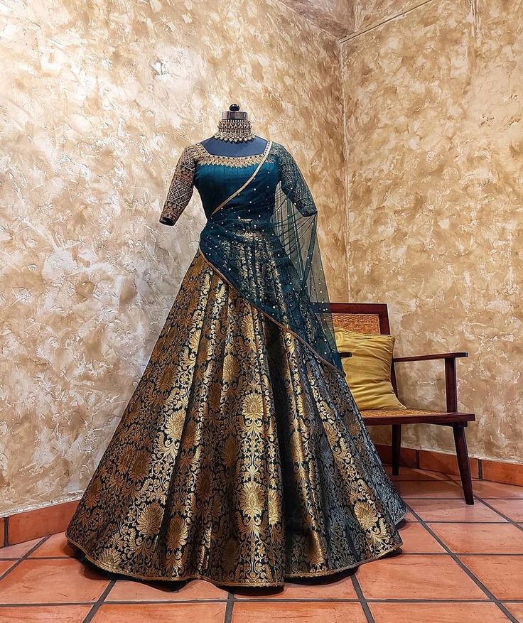 Banarasi Lehenga Designs, Lehenga Saree Design, Indian Outfits Lehenga, Wedding Lehenga Designs, Lehenga Designs Simple, Lehnga Dress, Traditional Indian Dress, Half Saree Designs, Long Dress Design