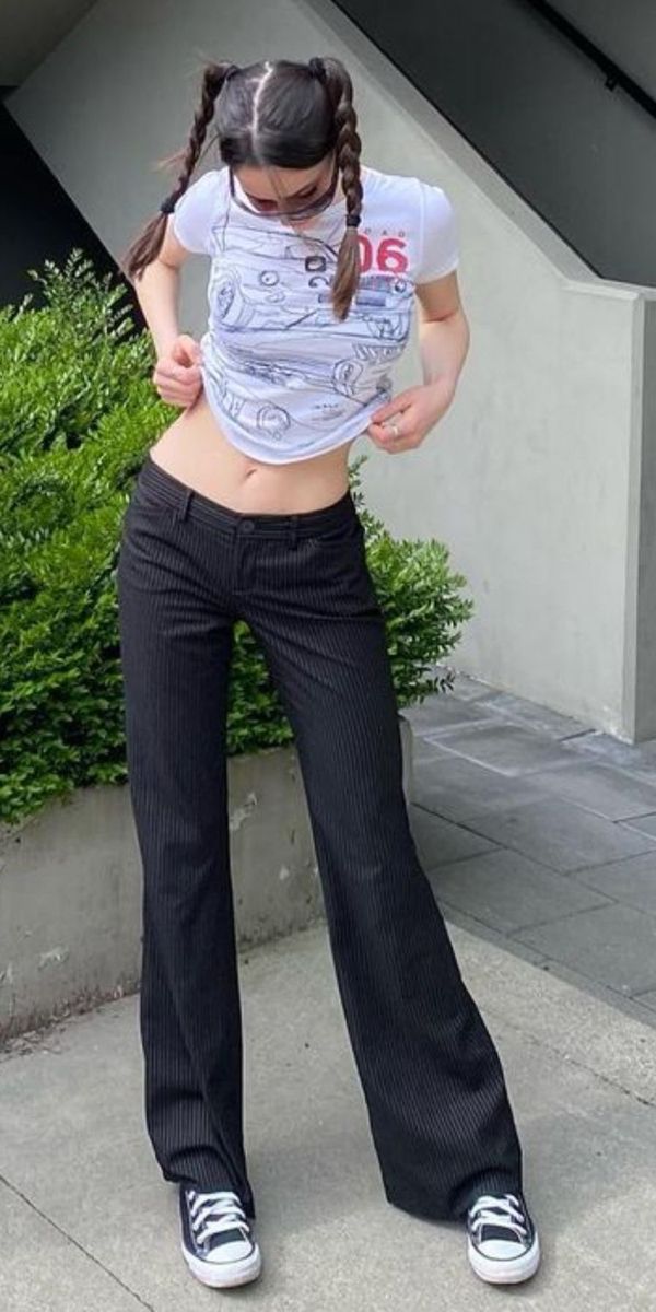 rockstar gf, #rockstar #y2kfashion #y2k low rise pants , low rise y2k outfit , #bellahadid Elevated 90s Fashion, Low Rise Pants Outfit, Low Rise Outfit, Low Rise Y2k, Pants Low Rise, Rockstar Gf, Downtown Outfits, Low Rise Pants, Causual Outfits