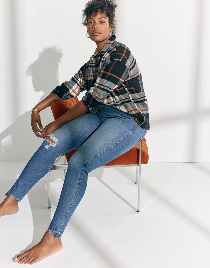 madewell flannel bromley shirt worn with 10" high-rise skinny jeans + chunky medium hoop earrings. Medium Hoop Earrings, Birthday Photoshoot, Photography Photos, Fall Winter Outfits, Sweater Weather, Our Love, Everyday Outfits, Bell Bottom Jeans, Style Guides