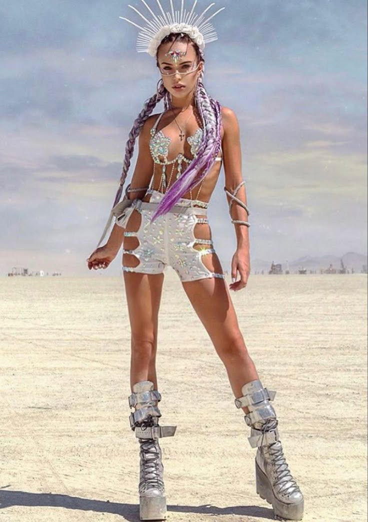 Estilo Burning Man, Africa Burn, Burning Man Girls, Burning Man Costumes, Burning Man Style, Afrika Burn, Burning Men, Police Hat, Festival Mode