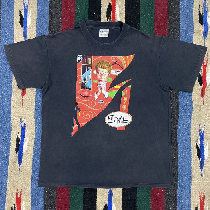 VINTAGE 90S DAVID BOWIE T-SHIRT David Bowie T Shirt, Youtube Logo, Men's Tops, Saved Items, Vintage Shorts, David Bowie, Band Tees, Used Clothing, Picture Sizes