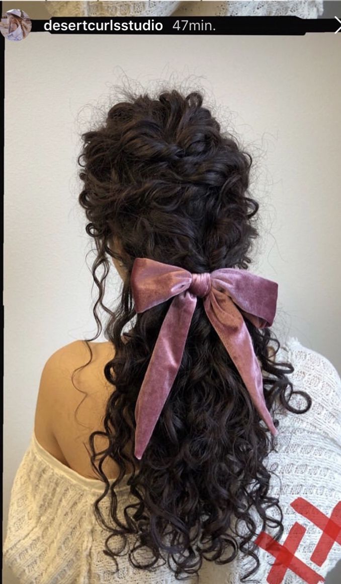 Curly Wedding Hair, Hairdos For Curly Hair, Curly Hair Inspiration, Curly Hair Tips, Volleyball Hairstyles, Long Curly Hair, 인물 사진, Long Curly, Aesthetic Hair