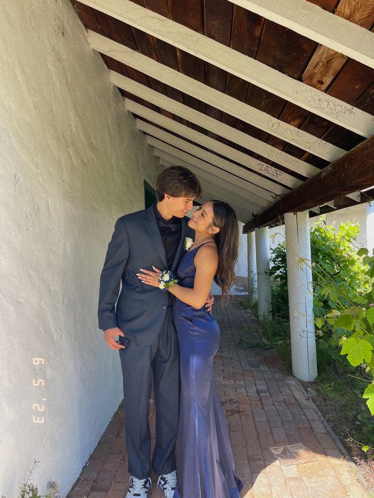 Navy Blue Couple Outfits Formal, Navy Blue And Black Hoco Couple, Prom Blue Couple, Navy Prom Couple, Couple Poses Formal Picture Ideas, Dark Blue Prom Couple, Cute Couple Pics Formal, Navy Blue Prom Couple, Formal Pics With Boyfriend