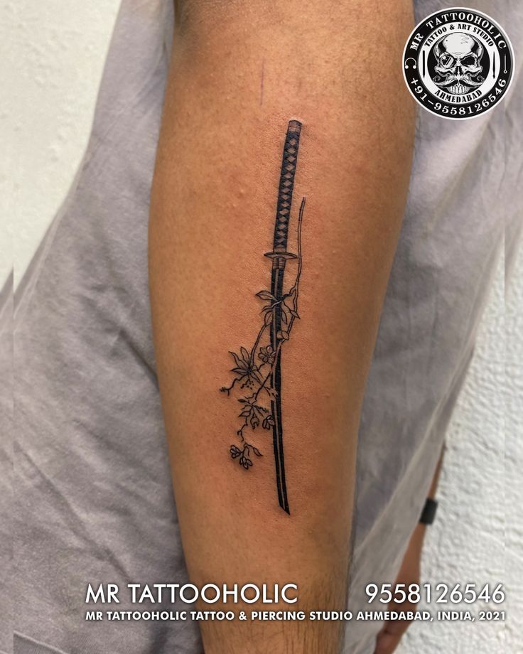 Any Tattoo & Piercing inquiry 🧿 📱Call:- 9558126546 🟢Whatsapp:- 9558126546 ______________________________ Adress:- FF 120, Above Jay Bhavani, Opp. Rahul Tower, Nr Gopi Restaurant, Anandnagar, Setellite, ______________________________ YouTube channel Subscribe: https://youtube.com/channel/UCm184Ev__TbLjw4hlODOwjw follow us on Facebook: https://www.facebook.com/MrTattooHolic/ follow us Twitter: https://twitter.com/mr_tattooholic?s=09 #samuraitattoo #samurai #samuraisword #samuraiswordtattoo #sw Samurai Knife Tattoo, Wado Ichimonji Tattoo, Scimitar Tattoo, Samurai Swordsman Tattoo, General Tattoo, Geometric Line Tattoo, Cool Shoulder Tattoos, Youtube Channel Subscribe, Small Chest Tattoos