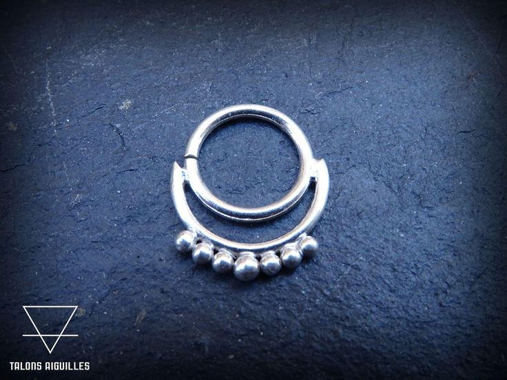 Jewel for pierced septum. Diameter of the metal: 1.2 mm Inside Diameter: 8mm Made of silver 925. It is recommended that you do not sleep with your jewelry and avoid getting wet or left in a damp place. Sends in follow-up mail within 1 to 3 days following your order. Thank you for your visit ! Silver Internally Threaded Toe Ring, Adjustable Silver Hoop Septum Ring, Internally Threaded Silver Septum Ring, Silver Stackable Septum Ring, Silver Stackable Round Septum Ring, Minimalist Silver Hoop Belly Rings, Silver Hypoallergenic Septum Ring, Silver Minimalist Hoop Belly Rings, Hypoallergenic Sterling Silver Round Septum Ring