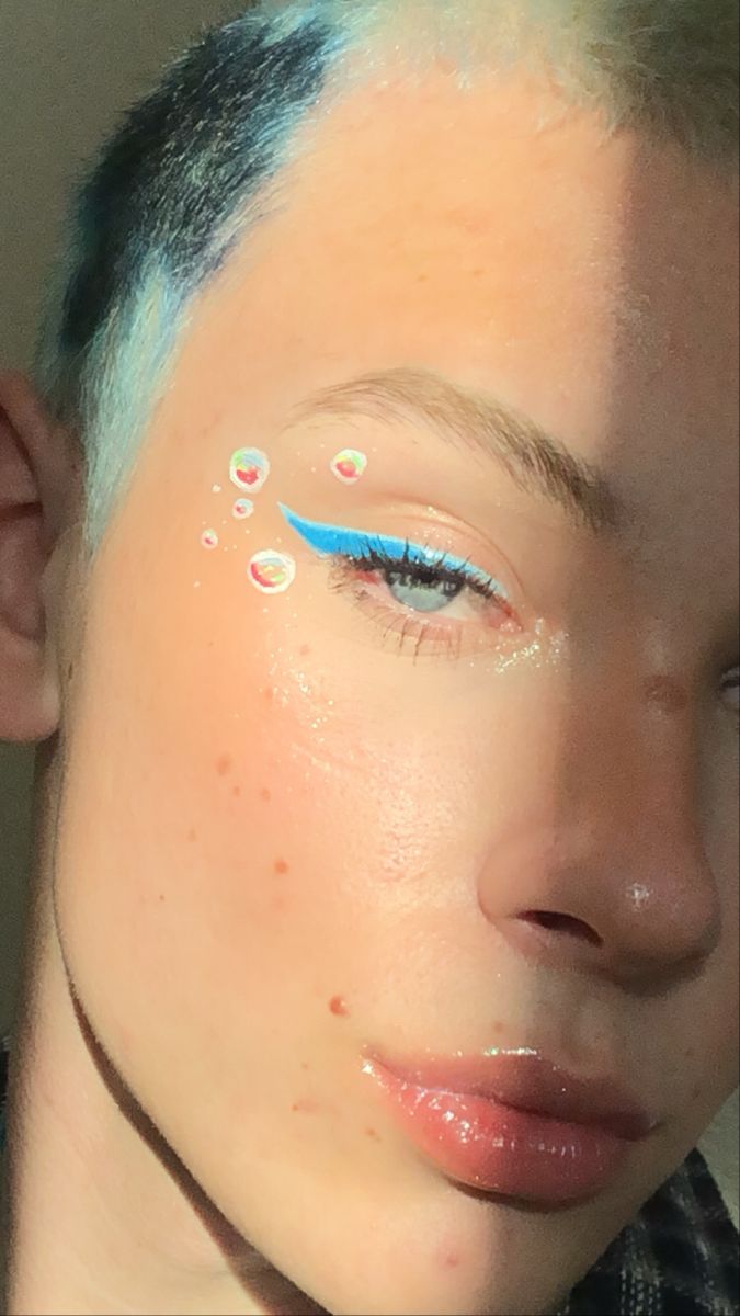 Bubbles Eye Makeup, Bubble Eye Makeup, Spongebob Makeup Ideas, Bubble Eyeliner, Spongebob Inspired Makeup, Bubble Makeup Look, Spongebob Makeup Look, Bubbles Makeup, Spongebob Makeup