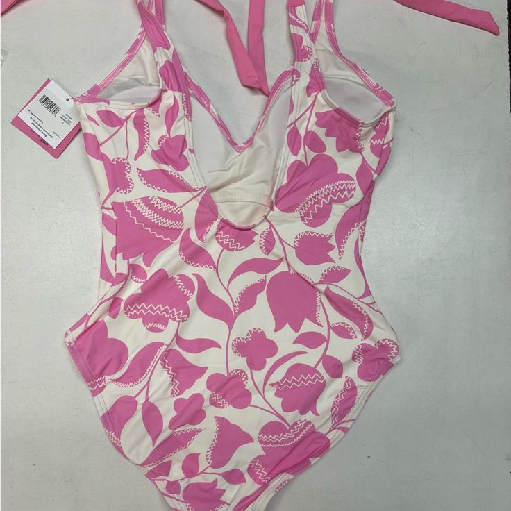 Kate Spade Surf Pink Nwt’s Size M One Piece Bathing Suit With Built In Bra And Tie Shoulders. Pink One Piece Bathing Suit, Scalloped One Piece Swimsuit, Off The Shoulder Swimsuit, Tie Swimsuit, White Bathing Suit, Miss Match, Plunge Swimsuit, High Neck One Piece, Pink One Piece