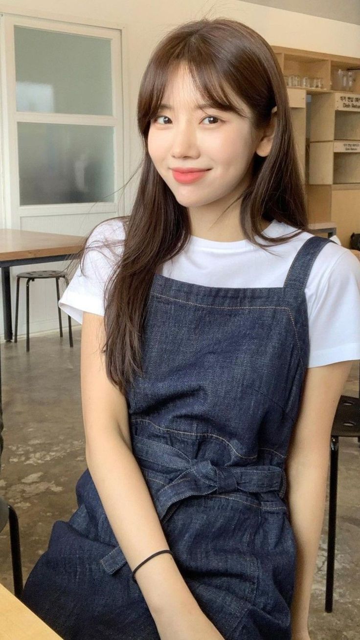 Front Bangs For Big Forehead, Big Forehead Hairstyles Asian, Korean Bangstyle Hair, Korean Fringe, Korean Air Bangs, Korean Bangs, Haircut For Big Forehead, Korean Haircut, Air Bangs