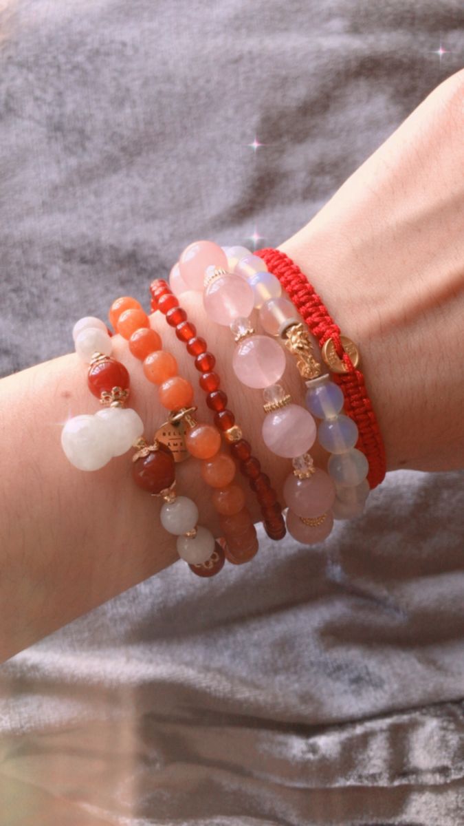 Crystals - Red Agate - Carnelian - Rose quartz - Moonstone Crystals Red, White Agate, Agate Bracelet, Red Agate, Crystal Bracelets, Crystal Jewelry, Rose Quartz, Moonstone, Vision Board