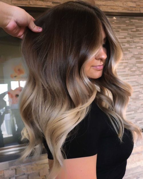 Dark Brown into Blonde Hair Melt Long Hair Trends, Ombre Hair Blonde, Brunette Hair With Highlights, Spring Hair Color, Brown Hair Balayage, Dark Brown Hair Color, Ombré Hair, Hair Color For Women, Penteado Cabelo Curto