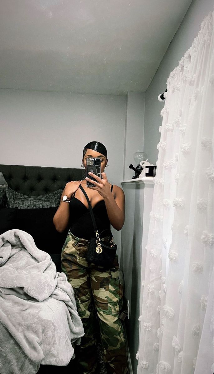 Body Suit Outfits Black Women, Bodysuit Outfit Black Women, Lace Top Outfit, Bra Shirt, Outfits Black Women, Mirror Flicks, Cute Outfits With Jeans, Tank Outfit, Body Suit Outfits