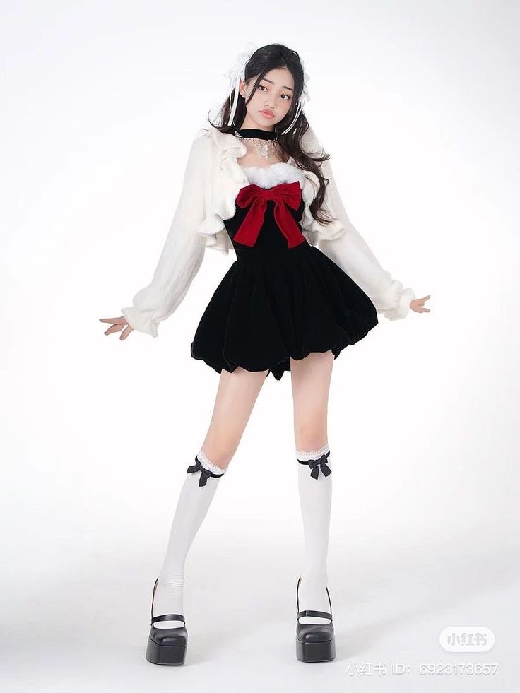 Santa Girl, Streetwear Coat, 2000s Japanese Fashion, Style Kawaii, Female Pose Reference, Black Santa, Body Reference Poses, Standing Poses, Kawaii Fashion Outfits