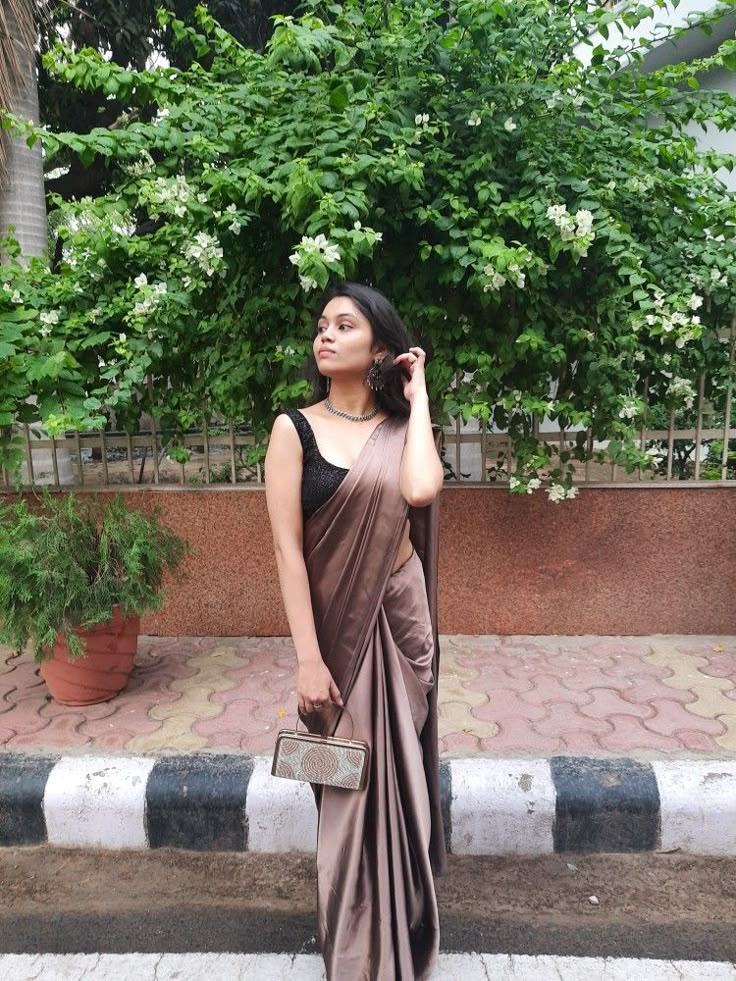 Satin Saree Outfit Ideas, Black Saree For Freshers Party, Blouse Ideas For Satin Saree, Saree Styles For Graduation Ceremony, Simple Party Saree, Freshers Party Saree Outfit, Satin Saree Poses, Satin Saree Styling Ideas, Saree For Freshers Day