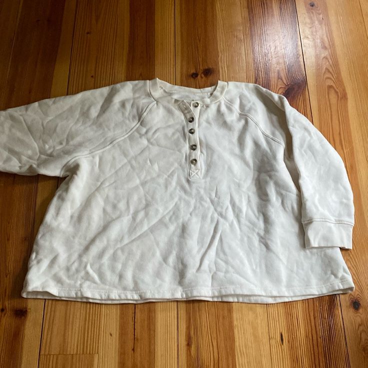 New Without Tags! Never Worn Winter White Long Sleeve Loungewear Top, Winter White Long Sleeve Lounge Top, Winter White Relaxed Fit Tops For Loungewear, Relaxed Fit Winter White Tops For Loungewear, White Everyday Tops For Winter, Casual Off White Cotton Sweater, White Tops For Everyday Winter Wear, Fall Comfortable White Top, Cream Relaxed Fit Comfortable Tops