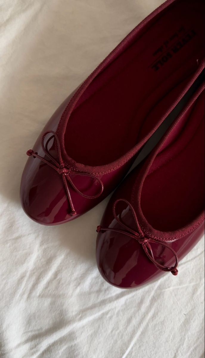 Wine Red Accessories, Cherry Vibes Aesthetic, Dark Red Ballet Flats, Cherry Red Ballet Flats, Shoes Spring 2024, Wine Red Shoes, Cherry Red Fashion, Cherry Red Shoes, Wine Red Aesthetic