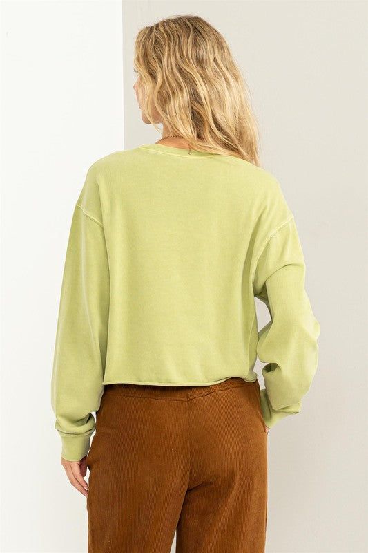 This cozy yet stylish sweatshirt is designed to make you feel lovely and comfortable at all times. The round neckline adds a classic touch, while the drop shoulders provide a relaxed and laid-back vibe. Embrace the cozy feel of the pair of long, loose sleeves that offer both comfort and a touch of chic. The banded cuffs add a subtle detail that complements the overall design. The slightly cropped and relaxed-fit bodice adds a modern twist to this timeless piece, allowing you to effortlessly show Trendy Sweater, Cocktail Dress Formal, Curvy Swimwear, Trendy Sweaters, Loose Sleeves, Spring Sweater, Round Neck Sweatshirts, Long Sleeve Sweatshirt, Clothing Size Chart