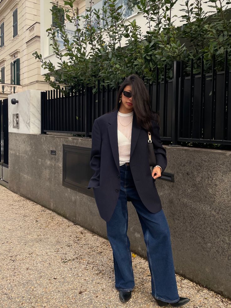 Dark Wash High Waisted Jeans Outfit, Classy Blue Jeans Outfit, Dark Blue Jeans Winter Outfit, Styling A Navy Blazer, Dark Denim Jeans Outfit Aesthetic, Dark Denim Aesthetic, Outfit Ideas With Dark Blue Jeans, Dark Straight Jeans Outfit, Baggy Blazer Outfit