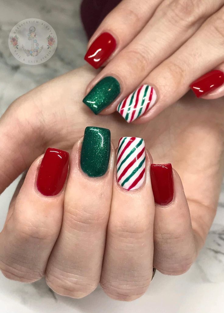 Christmas Nail Ideas Green And Red, Xmas Nail Designs 2023, Red And Green Striped Nails, Red And Green Short Nails, Red And Green Christmas Nails Simple, Xmas Gel Nail Designs, Red White And Green Christmas Nails, Christmas Red And Green Nails, Red And Green Christmas Nail Designs