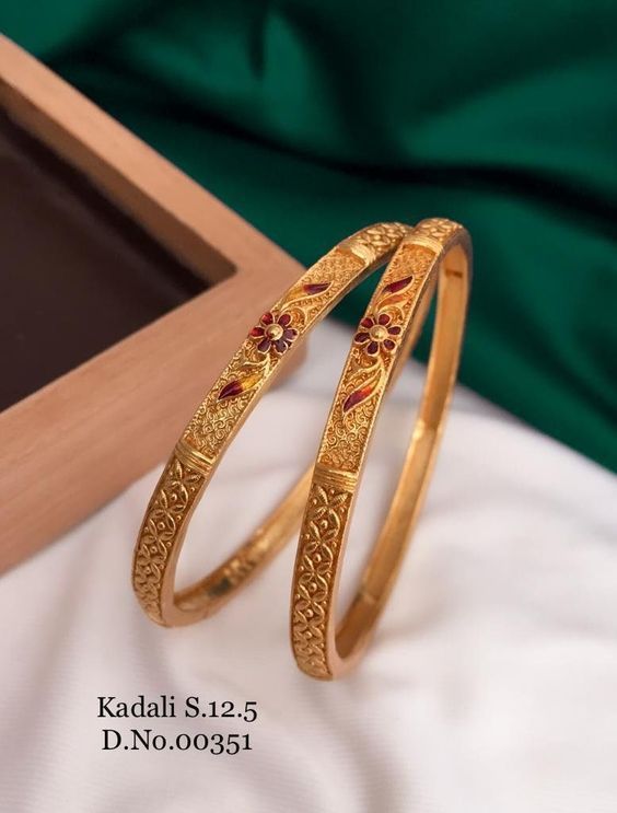 South Indian Bangles Designs, Good Bangles Design, Gold Bangles Design Indian, Daily Ware Gold Bangles Indian, Fancy Gold Bangles Design, Simple Bangle Designs Gold, Golden Bangles Indian Design, Golden Bangles Design, Gold Bangles For Women Indian