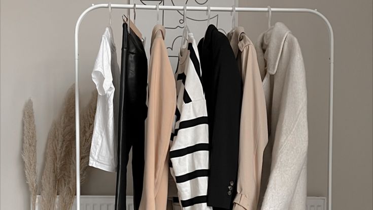 STYLE BY SAVINA | Capsule Wardrobe | Minimalist Outfits