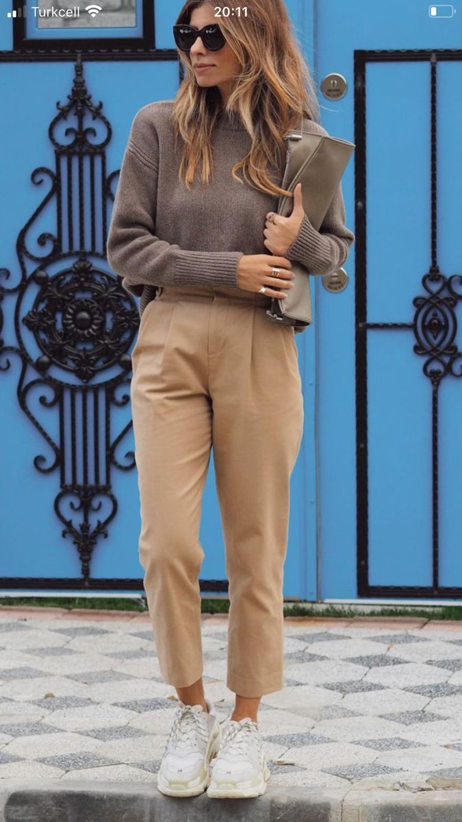 Slouchy Pants Outfit, Tan Trousers Outfit, Chinos Women Outfit, Beige Jeans Outfit, Tan Pants Outfit, Orange Sweater Outfit, Slacks Outfit, Beige Hose, Pants Outfit Work