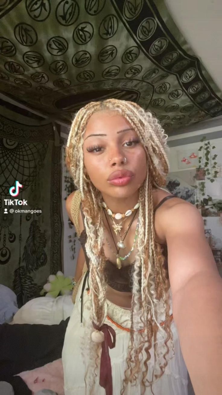 White Braids, Summer Outfit Dress, Braids Summer, Crop Top Aesthetic, Short Box Braids Hairstyles, Top Aesthetic, English Fashion, Cute Box Braids Hairstyles, Classic Clothing