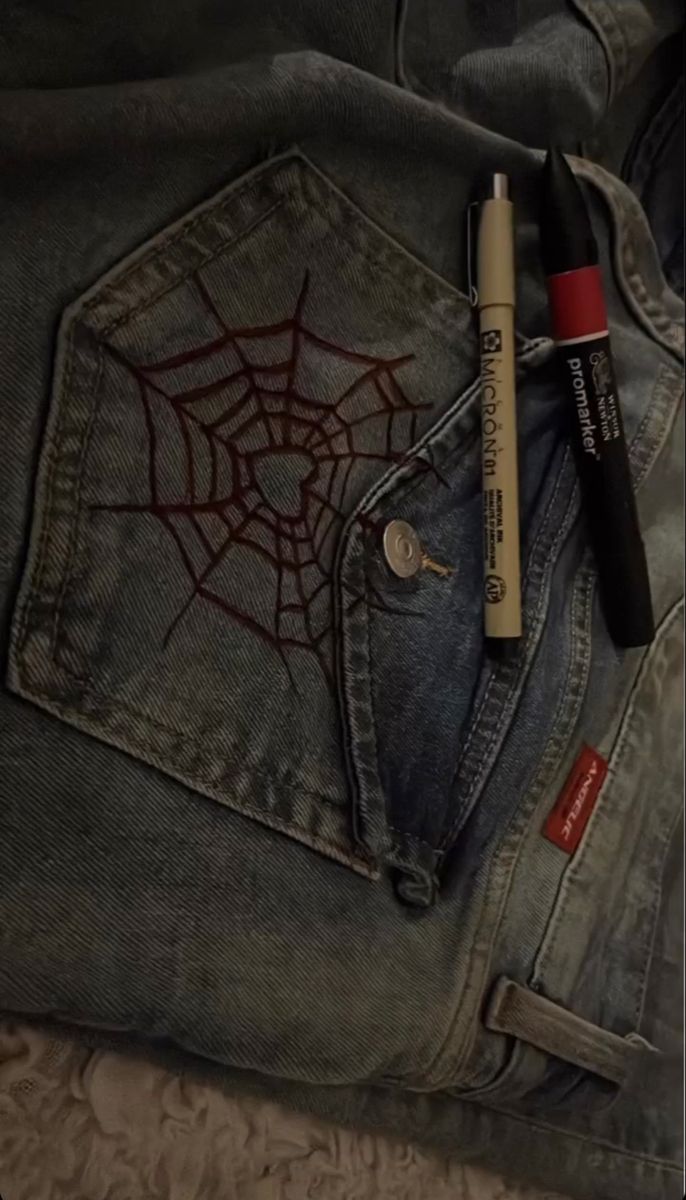 spiderman, pants, custom pants Things To Draw On Your Pants, Designs To Paint On Jeans, Diy Jean Designs, Pants Design Paint, Draw On Pants, Paint Pants Ideas, Pant Painting Ideas, Painting Pants Diy, Painting On Pants Ideas