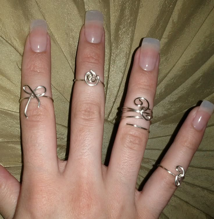 DIY rings Diy Silver Rings, Diy Wire Jewelry Rings, Diy Jewelry Rings, Wire Jewelry Rings, Diy Rings, Funky Jewelry, Jewelry Lookbook, Lovely Jewellery, Girly Jewelry