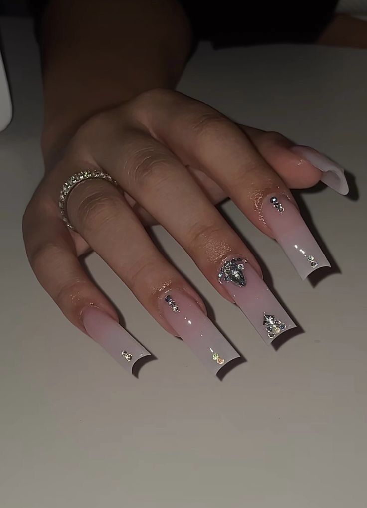 Aesthetic Nails With Gems, Gem On Nails, Pink Nail Designs With Rhinestones, Nail Ideas Gems, Nails With Gems Simple, Nails Acrylic With Gems, Nail Gem Designs Simple Rhinestones, Nail With Gems, Nails Square Red