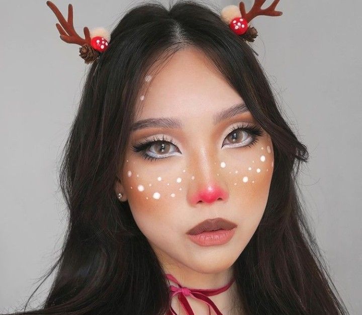 Merry Christmas everyone Reindeer Makeup Look, Rudolph Makeup Simple, Reindeer Eye Makeup, Rudolph Makeup Reindeer, Cute Reindeer Makeup, Rudolph The Red Nosed Reindeer Makeup, Reindeer Outfit Women, Christmas Reindeer Makeup, Reindeer Makeup Simple