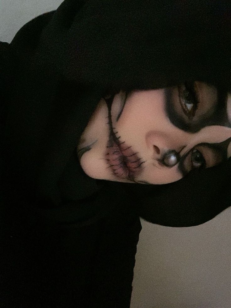 Pretty Skeleton Makeup Halloween, Skeleton Girl Makeup, Skull Costume Women Outfit, Girl Skull Makeup, Skeleton Halloween Costume Women, Girl Skeleton Makeup, Hot Skeleton Costume, Hijabi Halloween Costumes, Skeleton Costume Aesthetic