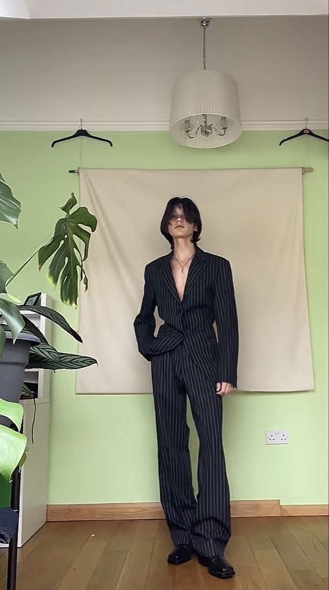 Androgynous Prom, Androgynous Formal Wear, Prom Men, Gala Outfit, Drip Drip, Vintage Suits, Androgynous Fashion, Simple Trendy Outfits, Best Model