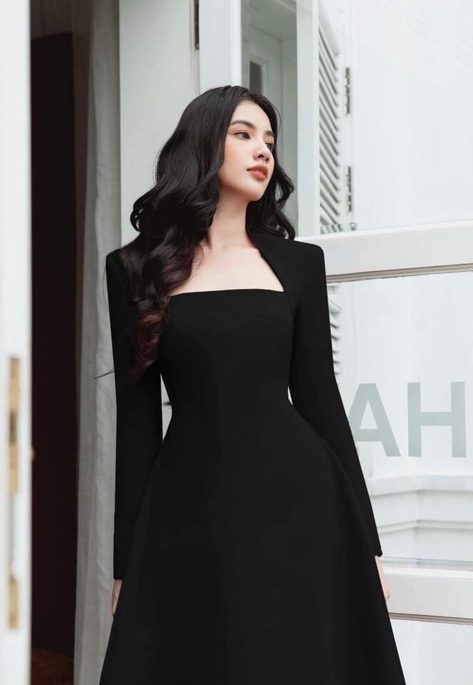 Vintage Dresses Aesthetic Formal, Elegant Black Dress With Sleeves, Black Dress Outfit Classy Elegant Formal, Korean Dresses Elegant, Korean Elegant Dress, Black Dresses Classy, Elegant Dresses Classy, Korean Fashion Dress, Classy Dress Outfits