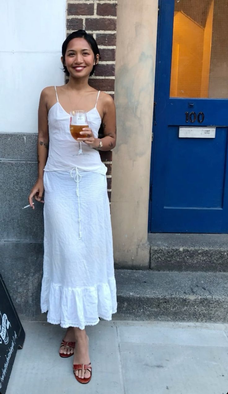 Travelling Summer Outfits, Summer Style Italy, Cottage Outfit Summer Casual, Linen Clothing Aesthetic, White Jorts Outfits, Sweden Summer Outfits, Resort Style Outfits, South Of France Aesthetic Fashion, 2024 Summer Outfits